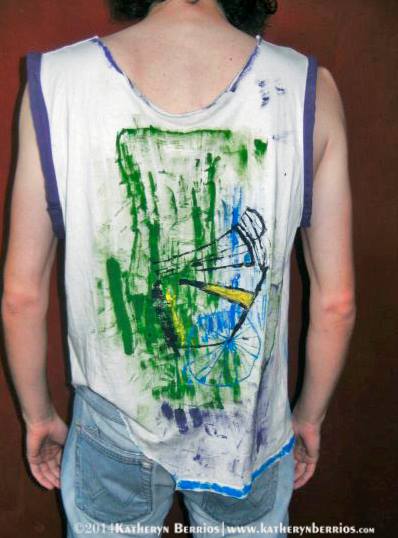 T-shirt Carrusel: Algodón , corte en cuello caido , bordes en lila , pintura a mano acrilex sobre tela.