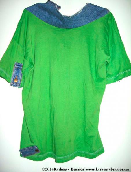 T-shirt Escuadra: Algodón teñido, denim , cuello en escuadra , mixtura de formas en el lienso.