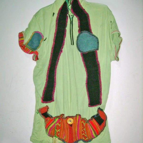 T-shirt Chaski (Linea étnico Vanguardia): Diseño elaborado en algodón, detalles en manto, en lineas cuello , bolsillos canguro parte delantera,mistura en denim , toques en bordado.
