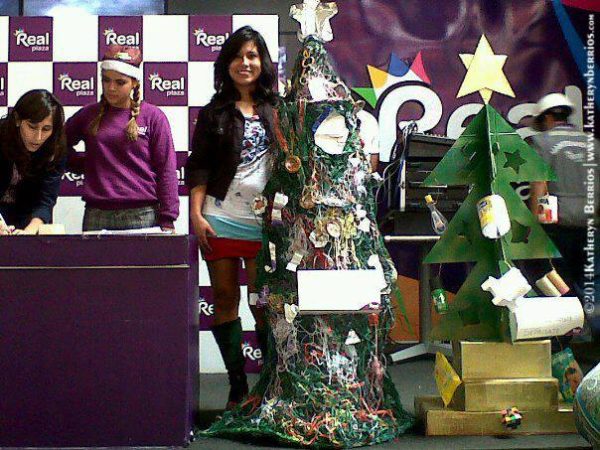 Árbol Navideño Reciclado. Concurso Real Plaza- Lima-Perú 2013