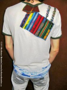 T-shirt Hilandero: Algodón, acriléx en tela, bordes en color, pintado a mano. Reflejo de la creación: Camino desde el urdimbre hasta la creación del manto en parte trasera. Moda de Autor-Atemporal